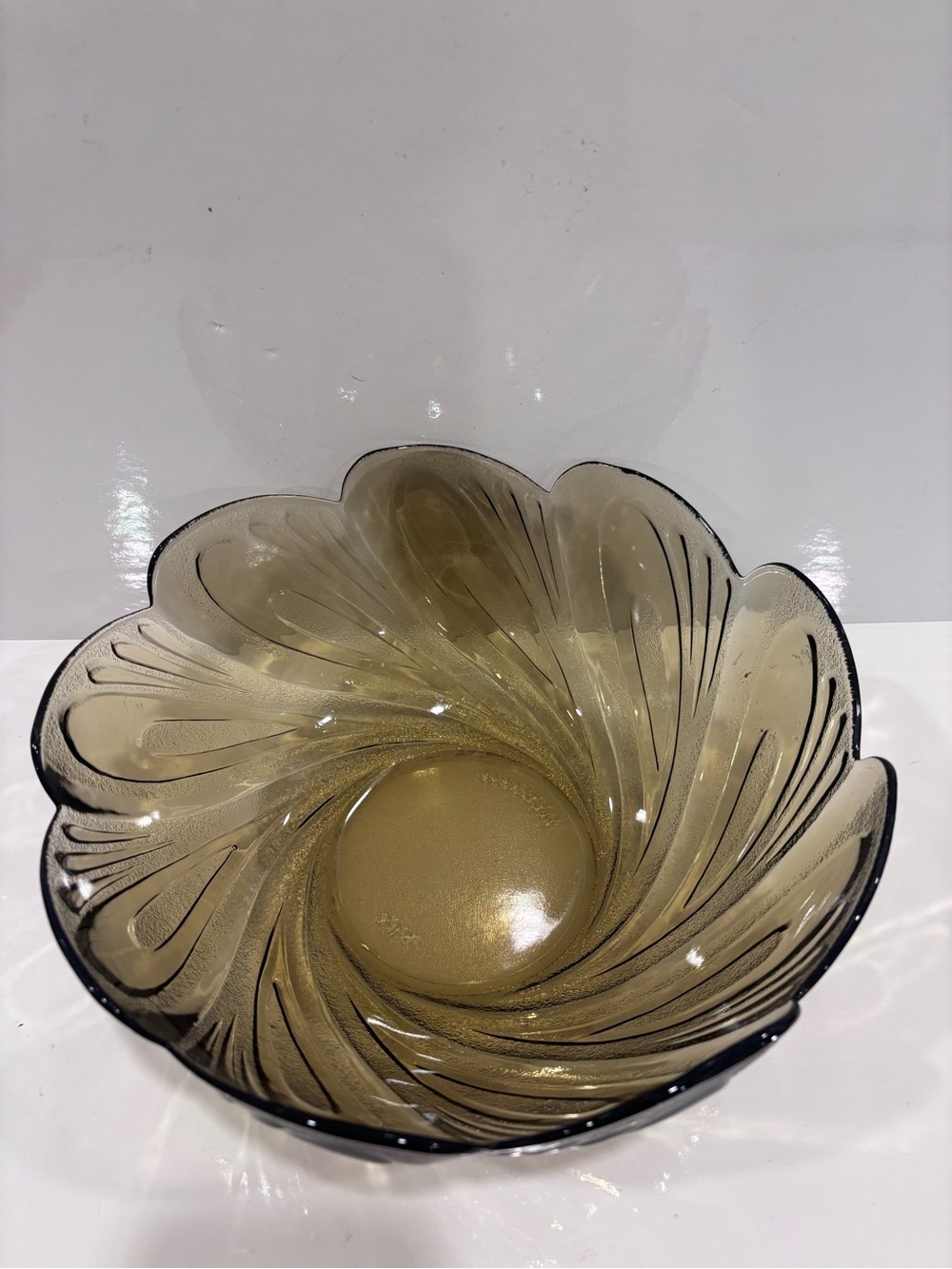 Vintage arcoroc France smoke glass swirl scalloped serving bowl amber brown 10.5